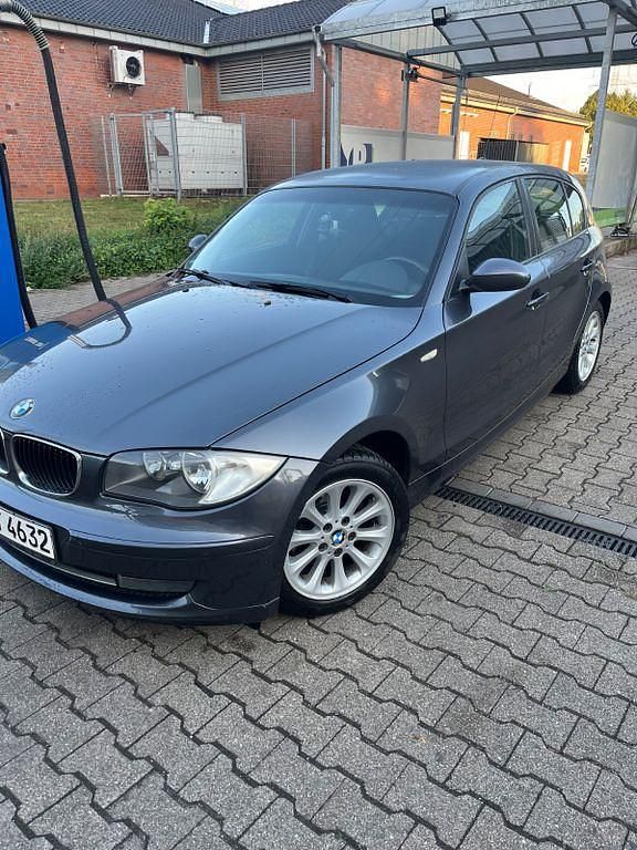 Grau Gebraucht 2007 BMW 118 Kleinwagen | 3.390 € (Etwas zu teuer) - Bild 1/4