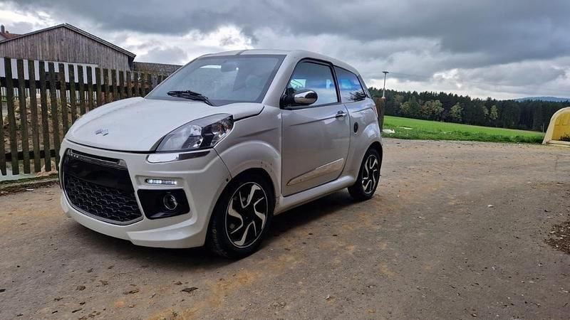 Weiß Gebraucht 2016 Ligier JS50 Kleinwagen | 8.600 € - Bild 1/4