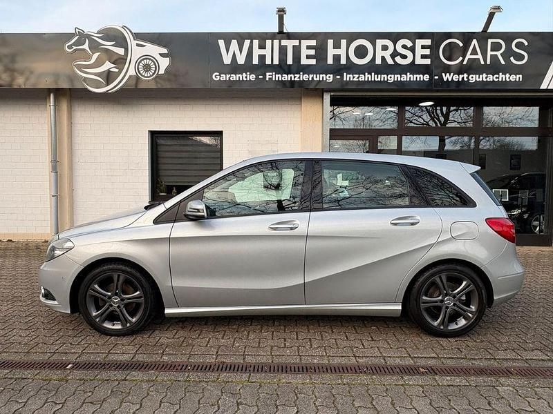 Gebraucht Mercedes B180 165 PS (121 kW) 2014 Silber Van / Kleinbus