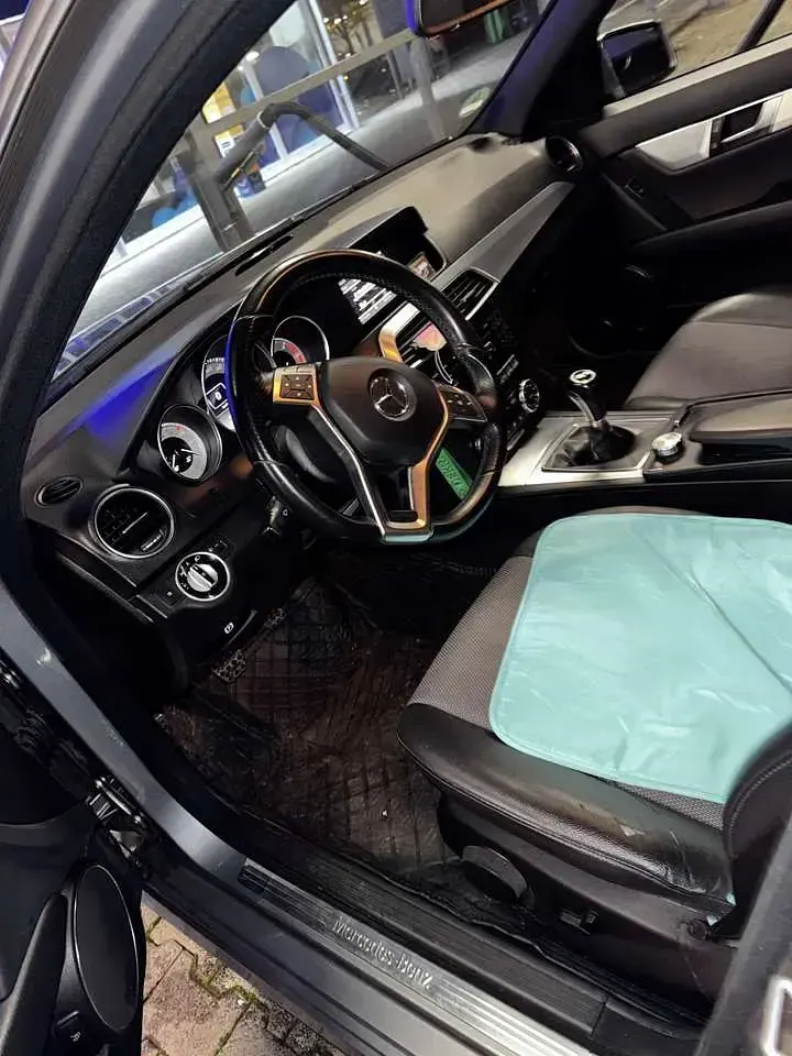 Gebraucht Mercedes C200 Avantgarde 136 PS (100 kW) 2011 Limousine