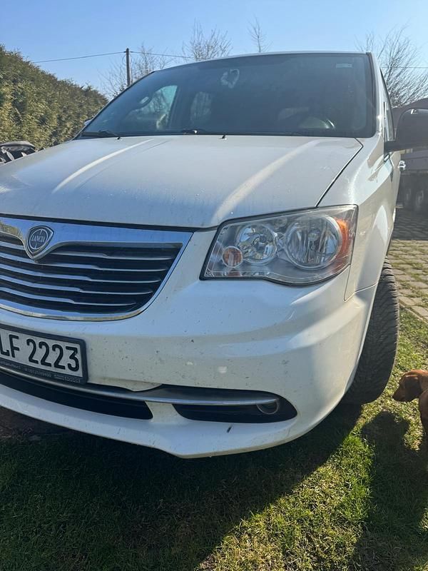 Gebraucht Lancia Voyager 190 PS (139 kW) 2012 Weiß Van / Kleinbus