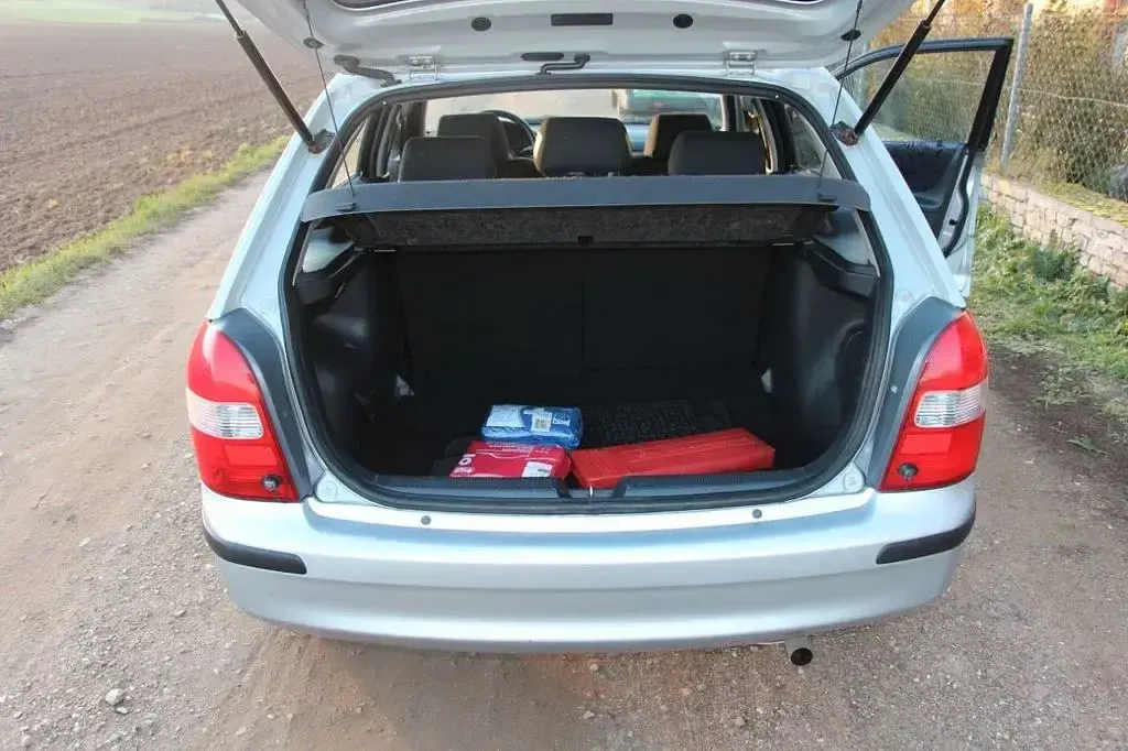 Gebraucht Mazda 323F 88 PS (64 kW) 2000 Silber Limousine