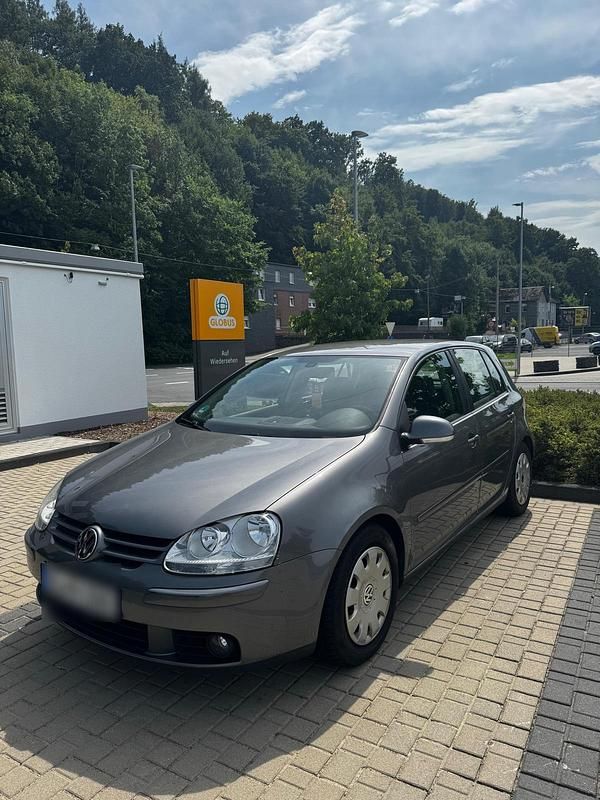 Grau Gebraucht 2006 VW Golf V Limousine | 4.199 € (Etwas zu teuer) - Bild 1/4
