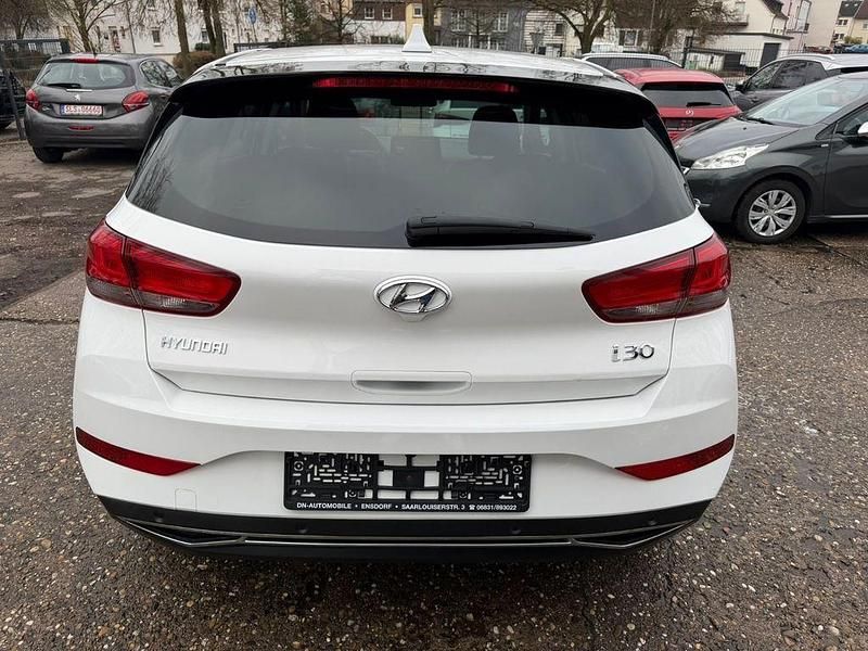 Gebraucht Hyundai i30 Prime 159 PS (116 kW) 2022 Weiß Limousine