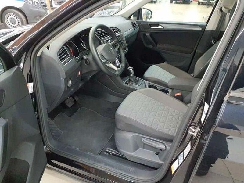 Gebraucht VW Tiguan Life 150 PS (110 kW) 2023 Deep black perleffekt SUV