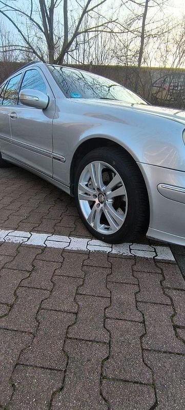 Silber Gebraucht 2006 Mercedes C200 Avantgarde Kombi | 4.299 € - Bild 1/4