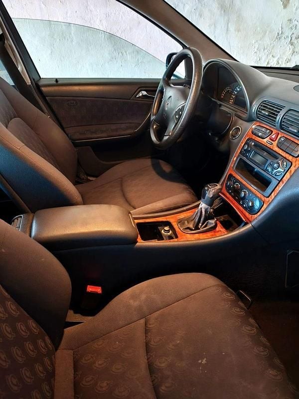 Gebraucht Mercedes C180 122 PS (89 kW) 2001 Blau Kombi