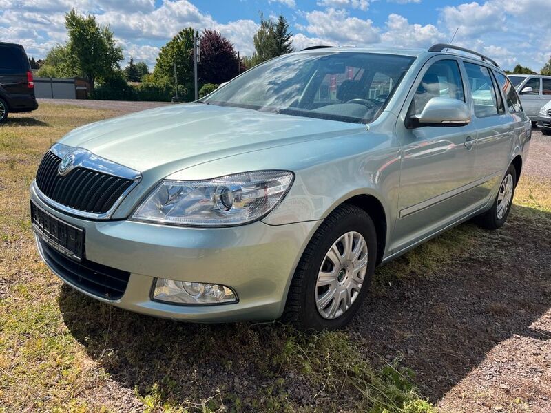Arcticgr}n metallic Gebraucht 2009 Skoda Octavia Ambiente Kombi | 5.990 € (Fairer Preis) - Bild 1/4
