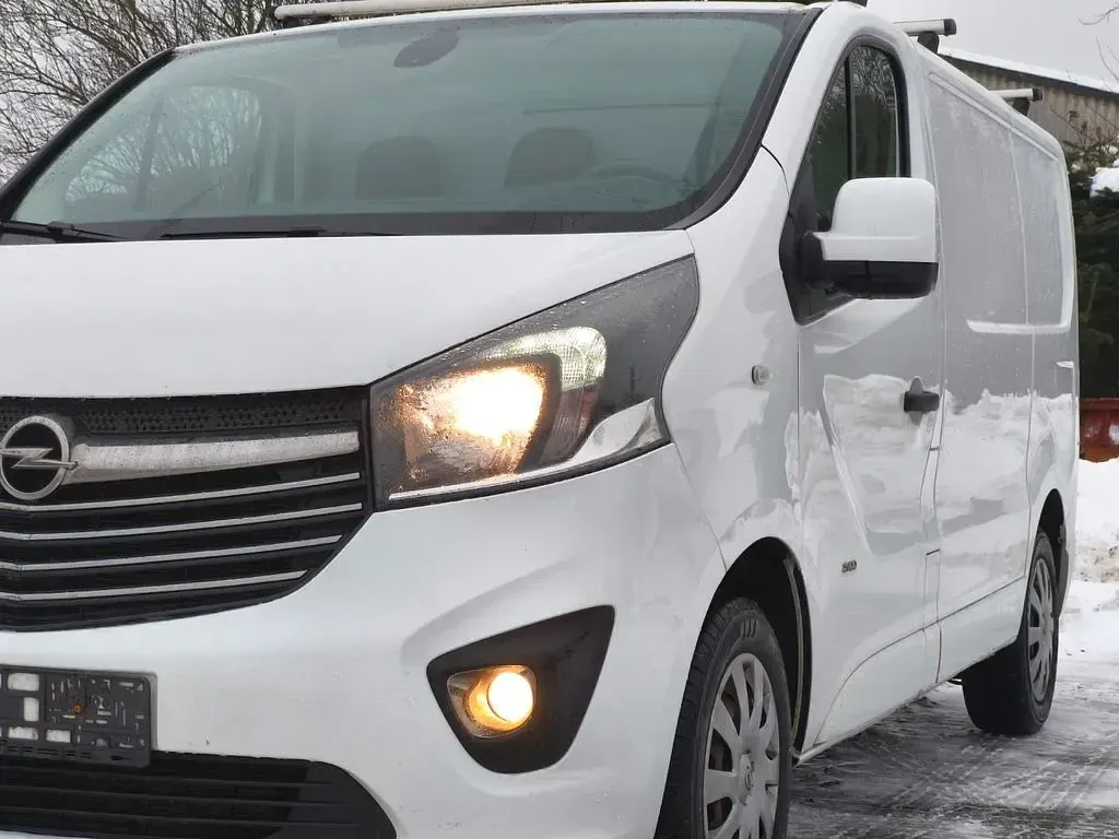 Gebraucht Opel Vivaro 120 PS (88 kW) 2016 Weiß Van / Kleinbus