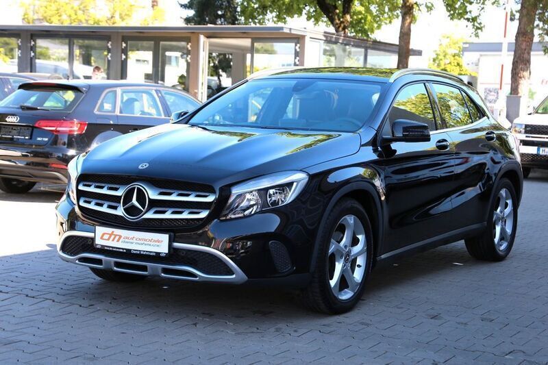 Schwarz Gebraucht 2018 Mercedes GLA200 SUV | 21.900 € (Fairer Preis) - Bild 1/4