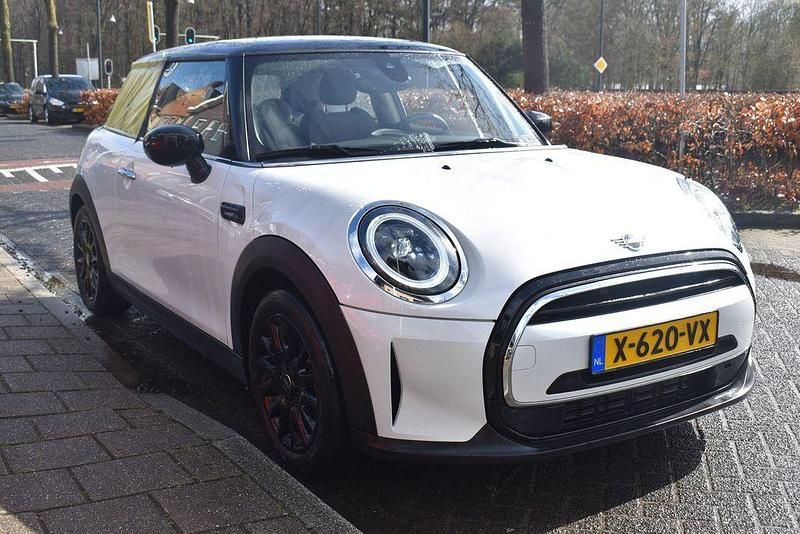 Gebraucht Mini Cooper 136 PS (100 kW) 2024 Weiß Kleinwagen