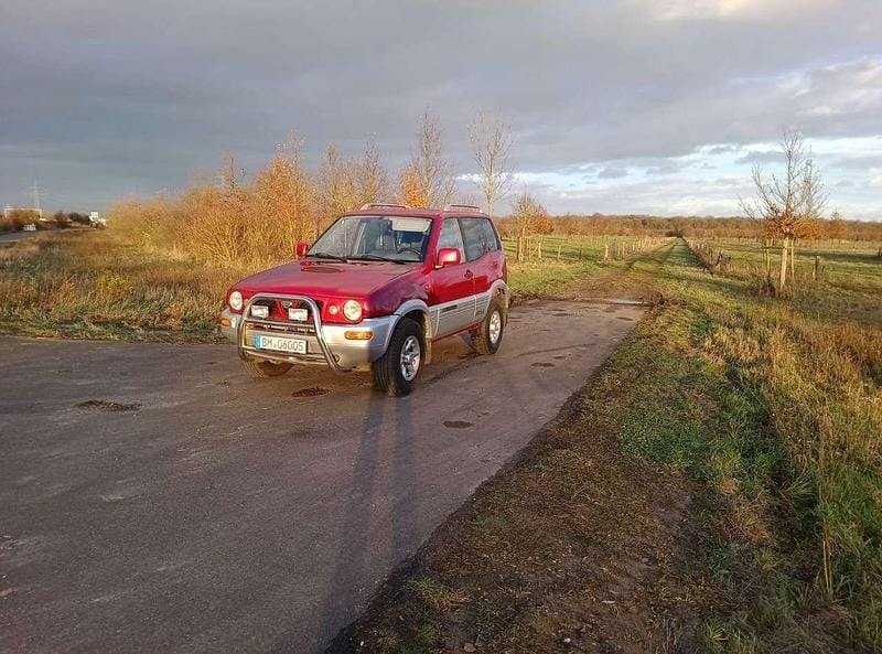 Gebraucht Nissan Terrano 116 PS (85 kW) 1999 Rot SUV