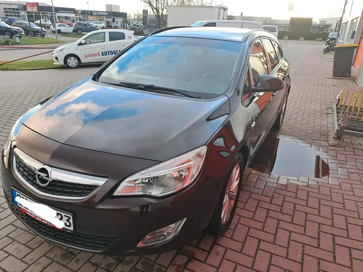 Gebraucht Opel Astra 140 PS (102 kW) 2012 Braun Kombi