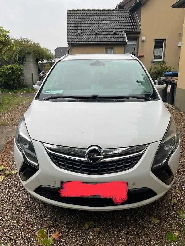 Weiß Gebraucht 2015 Opel Zafira Tourer Van / Kleinbus | 6.100 € (Guter Preis) - Bild 1/4