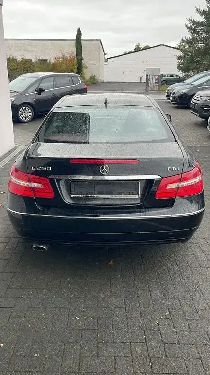 Gebraucht Mercedes E250 204 PS (150 kW) 2010 Schwarz Coupé