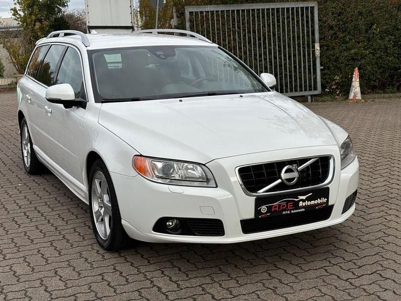 Weiß Gebraucht 2012 Volvo V70 Kombi | 10.499 € (Fairer Preis) - Bild 1/4