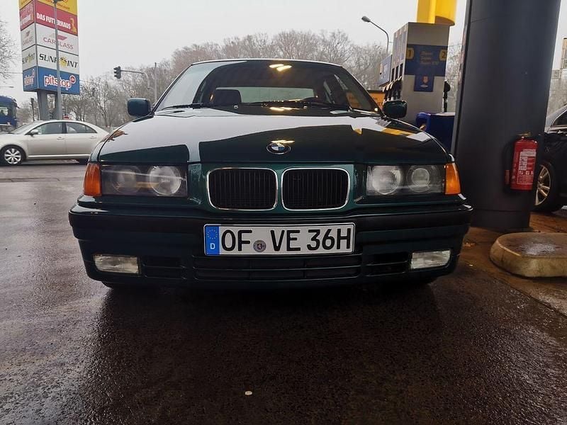 Grün Gebraucht 1992 BMW 325 Limousine | 14.500 € - Bild 1/4