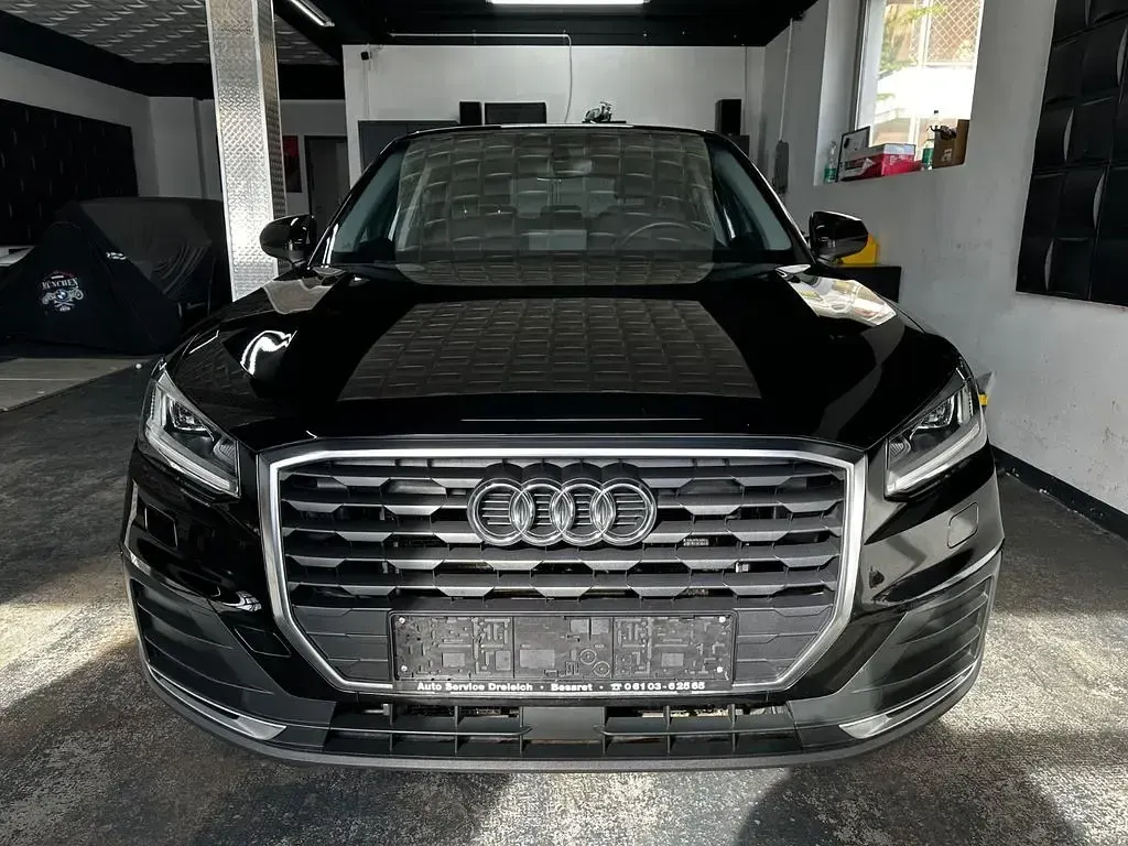 Gebraucht Audi Q2 Basis 116 PS (85 kW) 2017 Schwarz SUV