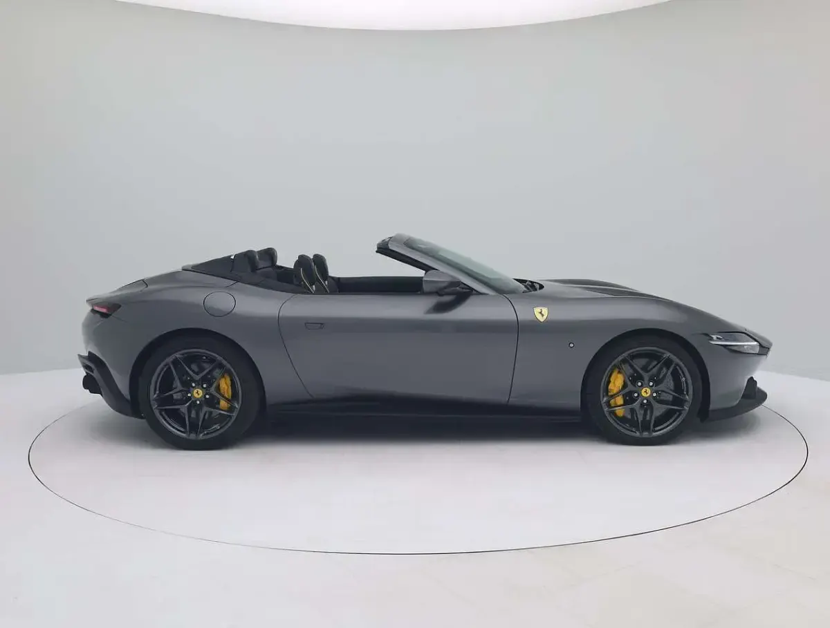 Second-hand Ferrari Roma 620 CP (456 kW) 2025 Gri Cabrio