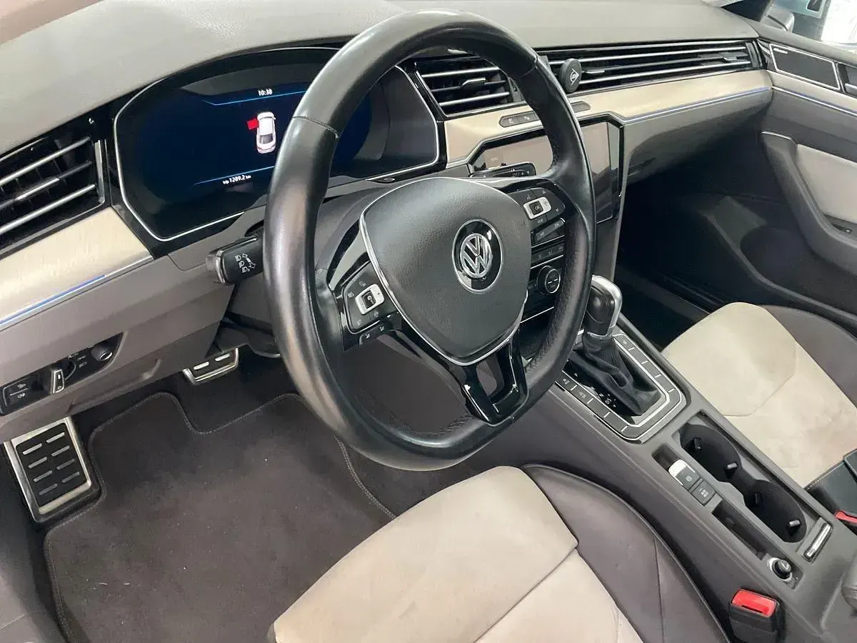 Gebraucht VW Arteon Elegance 190 PS (139 kW) 2019 Silber Kleinwagen