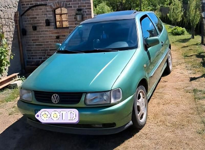 Grün Gebraucht 1999 VW Polo Highline Limousine | 1.000 € (Fairer Preis) - Bild 1/1