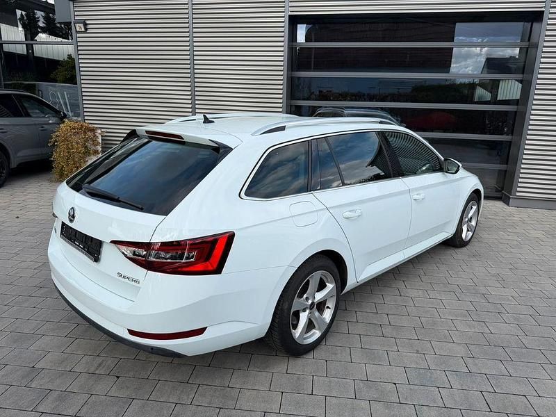 Gebraucht Skoda Superb Style 150 PS (110 kW) 2016 Weiß Kombi