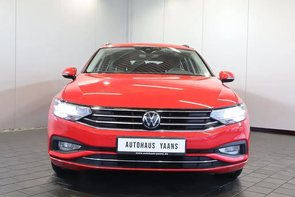 Gebraucht VW Passat Business 122 PS (89 kW) 2023 Rot Kombi