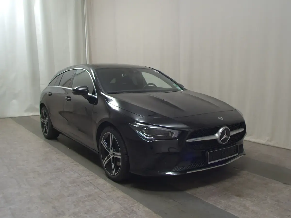 Gebraucht Mercedes CLA200 Shooting Brake Progressive 150 PS (110 kW) 2023 Schwarz Kombi
