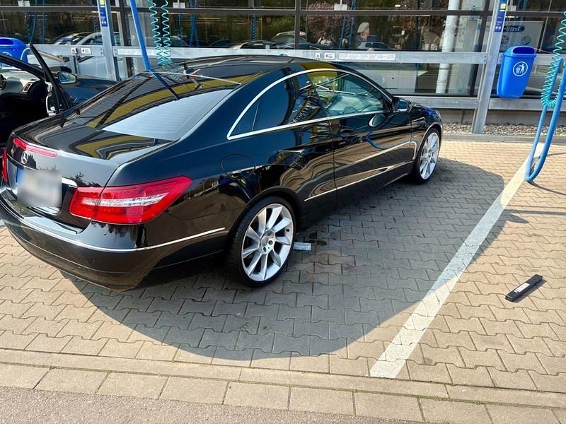 Second-hand Mercedes E250 204 CP (150 kW) 2009 Negru Coupe