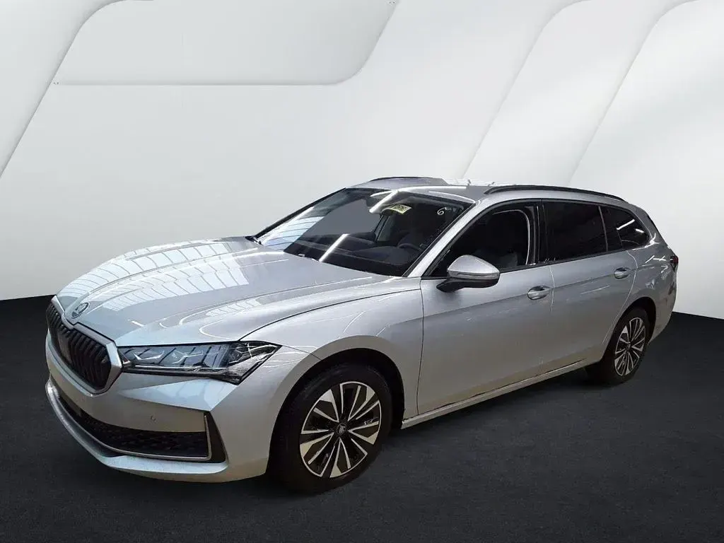 Gebraucht Skoda Superb Selection 265 PS (194 kW) 2025 Pebble silber Kombi