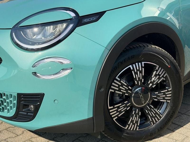 Neu Fiat 600E La Prima 114 kW (156 PS) 2026 Blau SUV