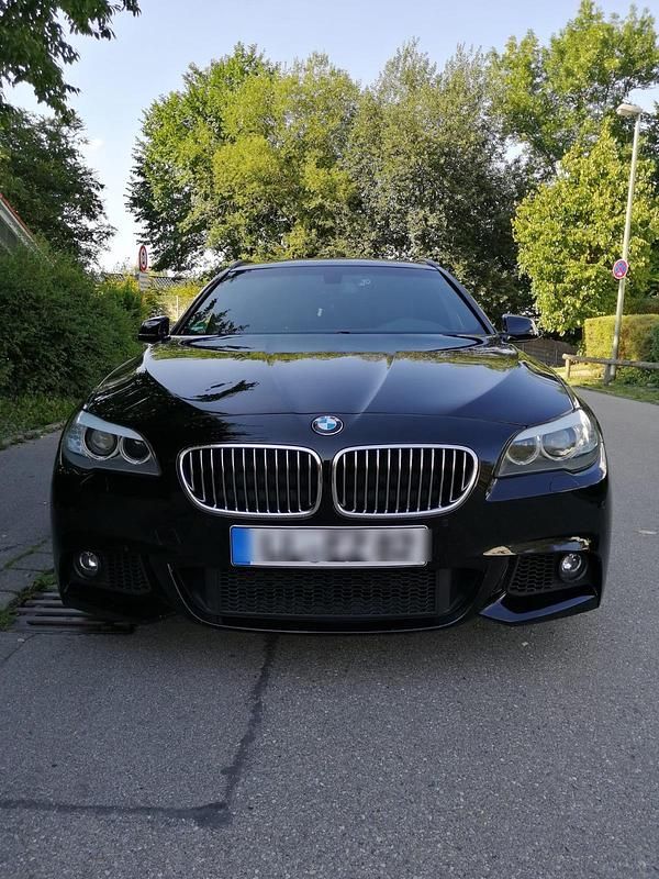 Schwarz Gebraucht 2013 BMW 520 M Sport Kombi | 13.999 € (Etwas zu teuer) - Bild 1/4