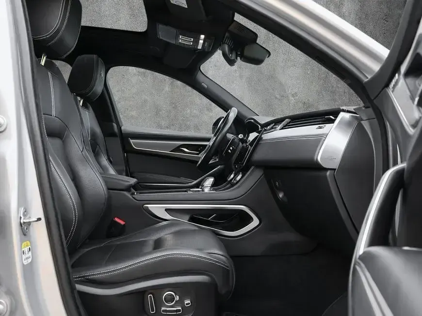 Gebraucht Jaguar F-Pace R-Dynamic 206 PS (151 kW) 2021 Hakuba silver metallic SUV
