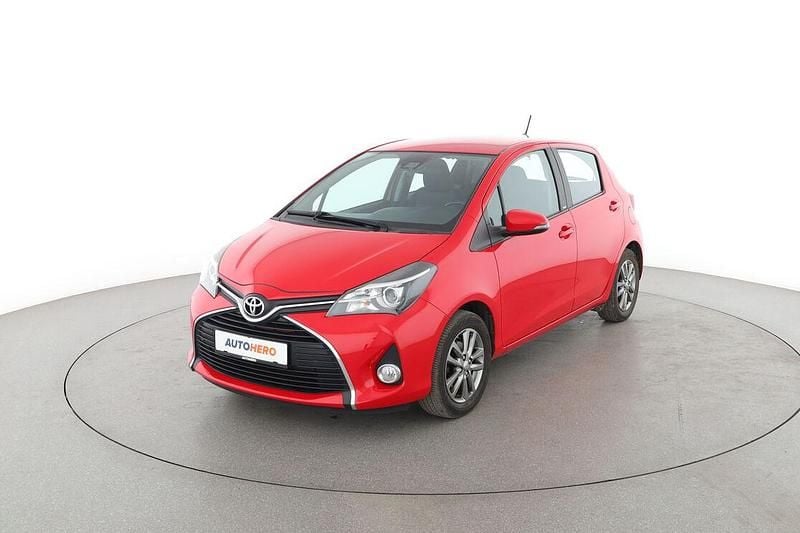 Rot Gebraucht 2017 Toyota Yaris Edition-S Limousine | 10.490 € (Fairer Preis) - Bild 1/3