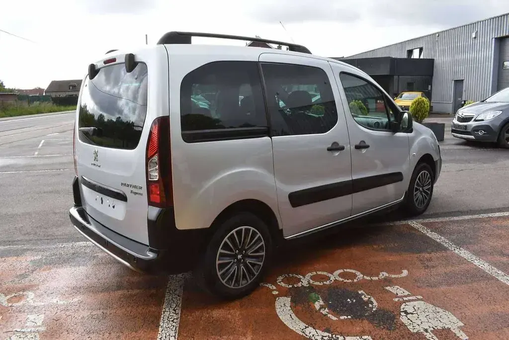 Gebraucht Peugeot Partner Tepee Outdoor 120 PS (88 kW) 2017 Silber Van / Kleinbus