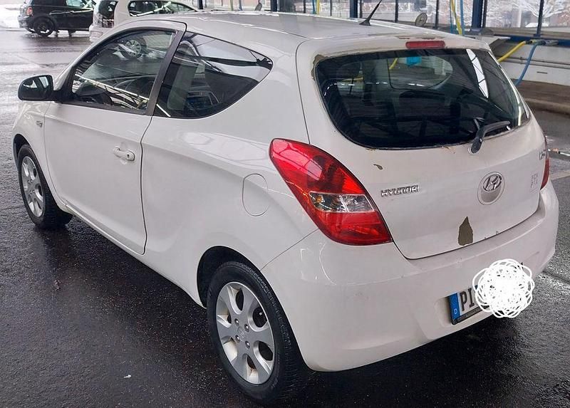 Gebraucht Hyundai i20 Classic 77 PS (56 kW) 2010 Weiß Limousine