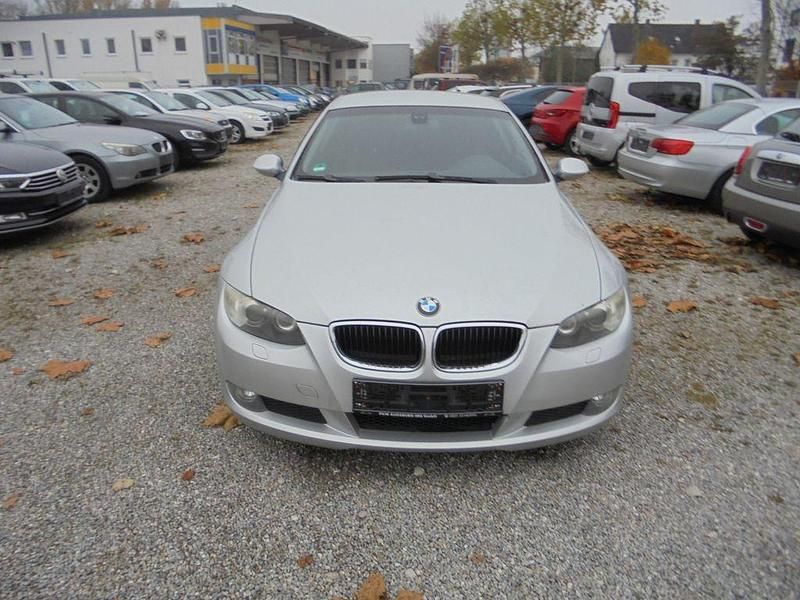 Gebraucht BMW 320 170 PS (125 kW) 2008 Titansilber Coupé