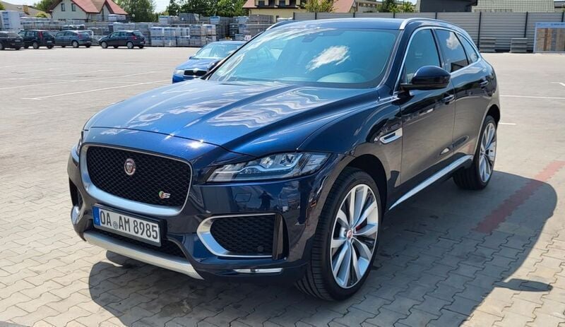 Blau Gebraucht 2017 Jaguar F-Pace First Edition SUV | 24.900 € (Etwas zu teuer) - Bild 1/4