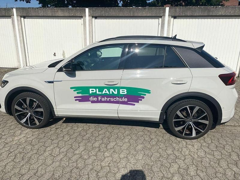 Grau Gebraucht 2023 VW T-Roc R-line SUV | 24.990 € (Superpreis) - Bild 1/4
