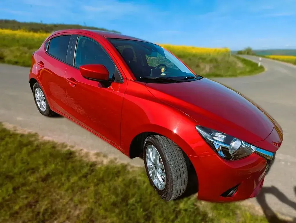Gebraucht Mazda 2 Exclusive-Line 75 PS (55 kW) 2016 Rot Limousine