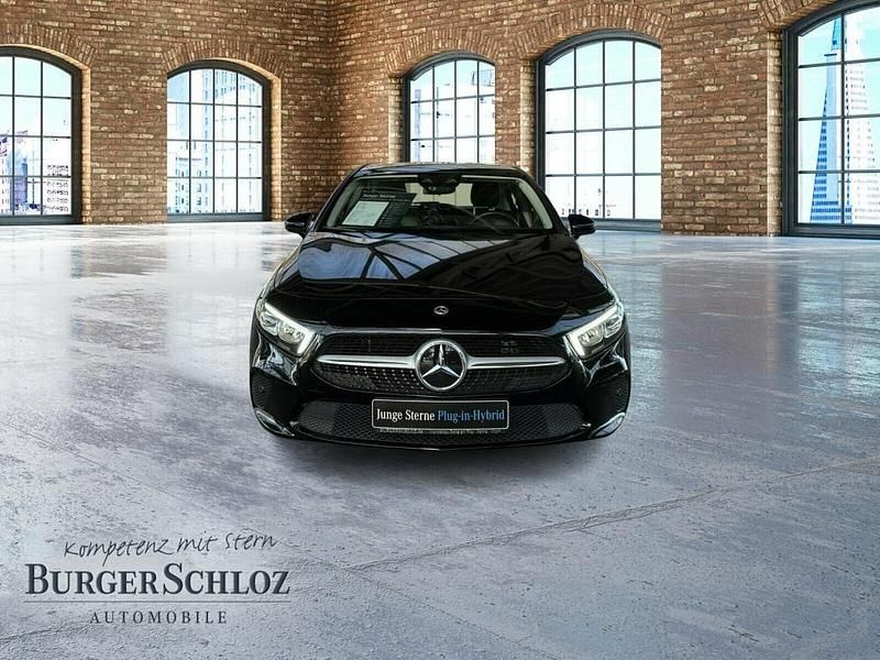 Gebraucht Mercedes A250 Progressive 160 PS (117 kW) 2022 Unilack nachtschwarz Limousine