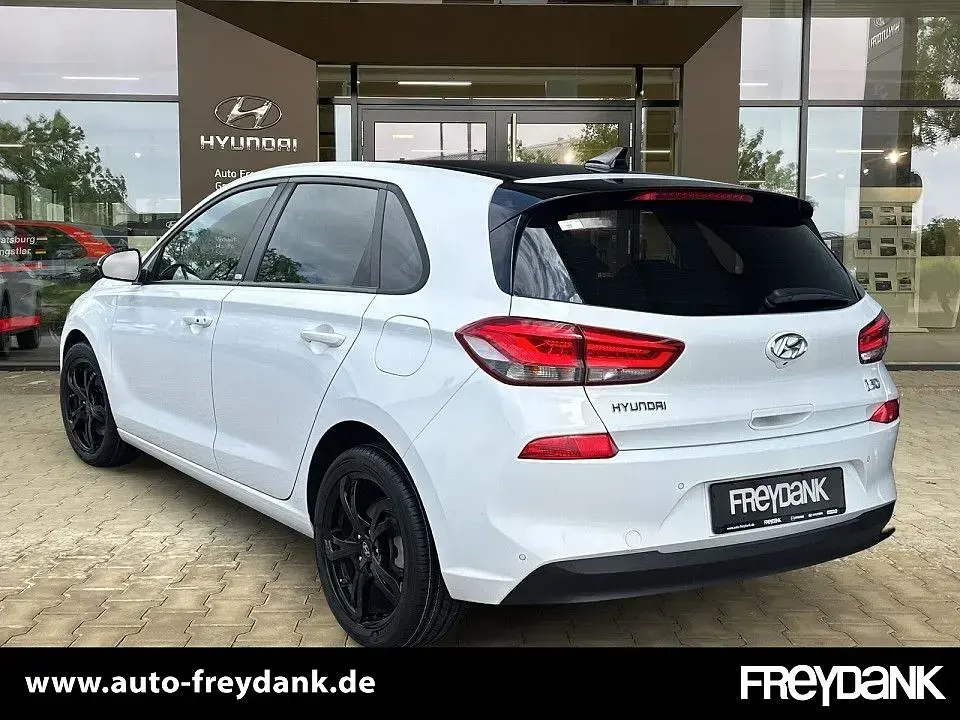 Gebraucht Hyundai i30 YES! 140 PS (102 kW) 2020 Polar white / sol Limousine