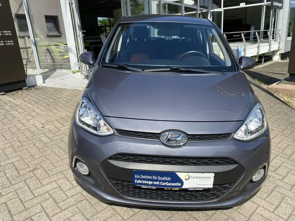Gebraucht Hyundai i10 YES! Silver 87 PS (63 kW) 2015 Grau Kleinwagen