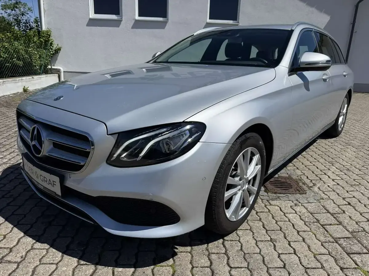 Gebraucht Mercedes E220 Avantgarde 194 PS (142 kW) 2018 Iridiumsilber metallic Kombi