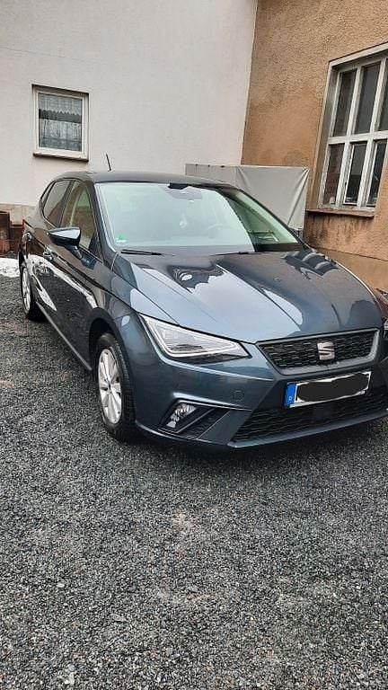 Grau Gebraucht 2021 Seat Ibiza Kleinwagen | 10.900 € (Guter Preis) - Bild 1/4