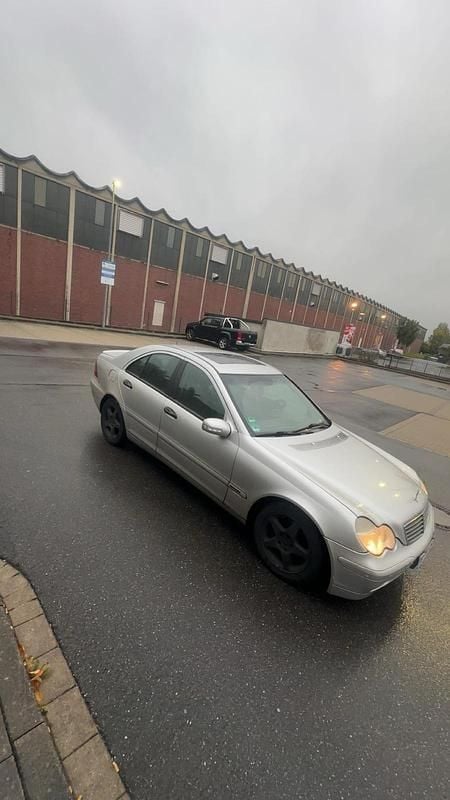 Silber Gebraucht 2001 Mercedes C180 Limousine | 1.500 € (Guter Preis) - Bild 1/4