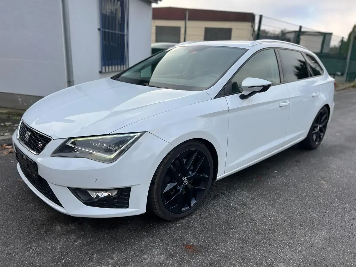 Używany Seat Leon ST FR 184 KM (135 kW) 2016 Biały Kombi