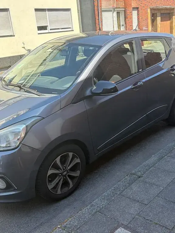 Gebraucht Hyundai i10 Edition 87 PS (63 kW) 2014 Grau Kleinwagen
