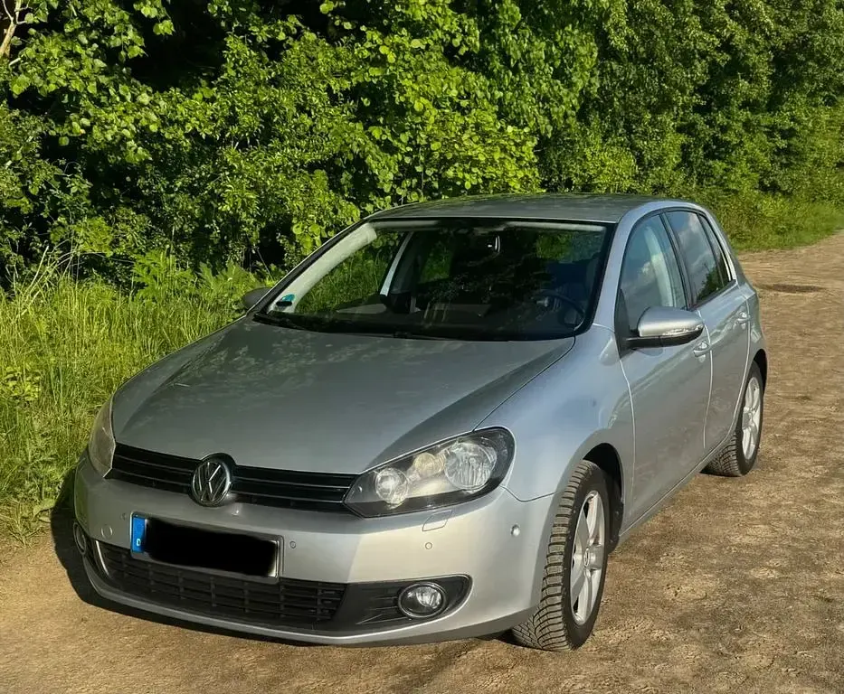Gebraucht VW Golf VI Team 105 PS (77 kW) 2010 Silber Kleinwagen