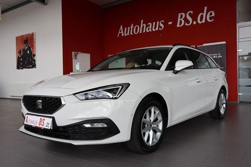 Weiß Gebraucht 2022 Seat Leon Limousine | 22.690 € (Fairer Preis) - Bild 1/4